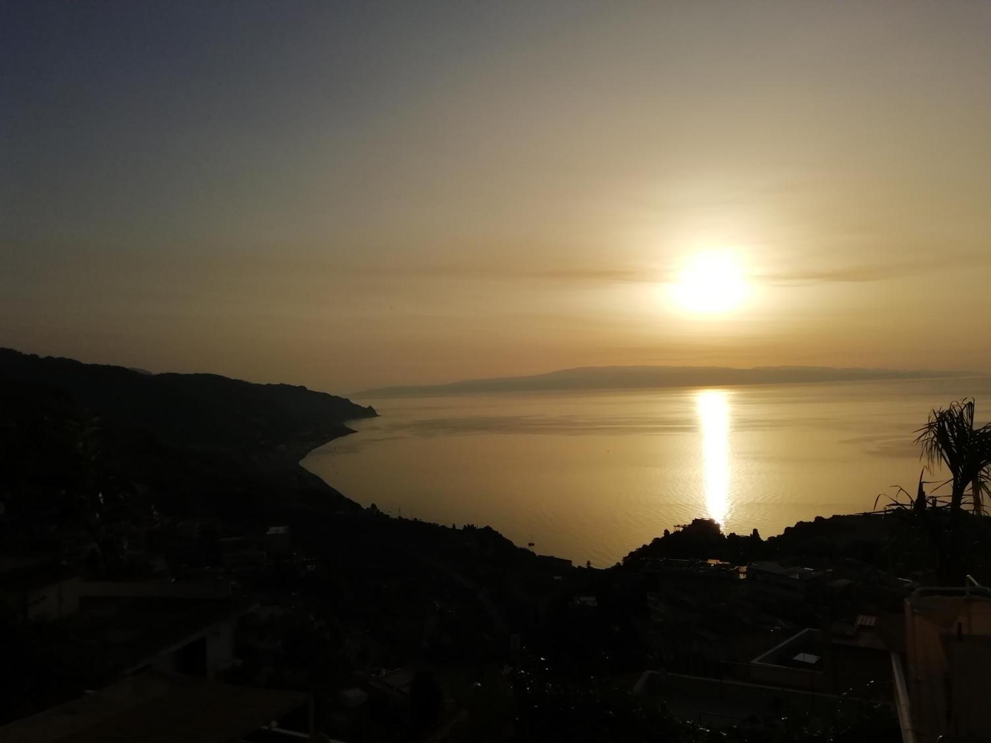 Villa Johnny And Mary'S House Breathtaking View Таормина Номер фото
